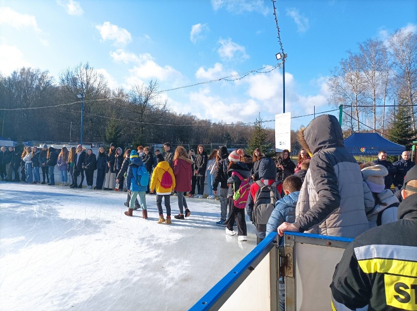 Pokaz ratownictwa lodowego na lodowisku w Parku Słupna w...