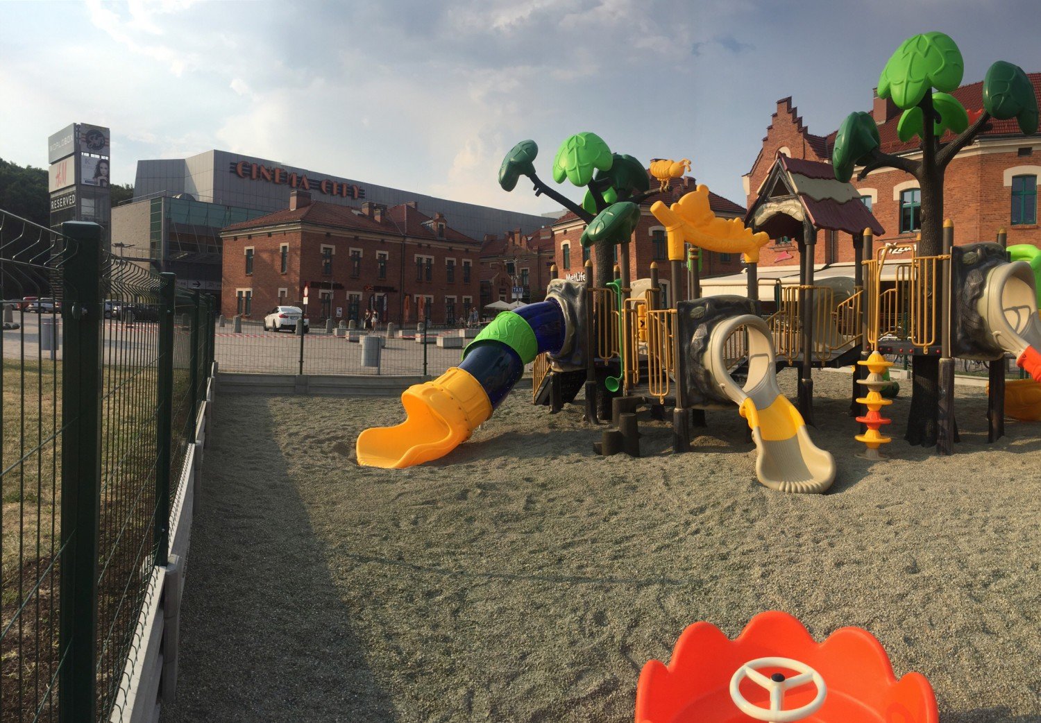 Wyjątkowy plac zabaw przed Galerią Kazimierz już otwarty [ZDJĘCIA] | Kraków  Nasze Miasto