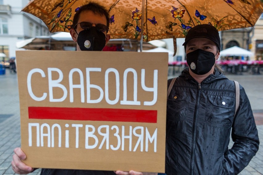 Manifestacja solidarności z Białorusią na Rynku w Krakowie