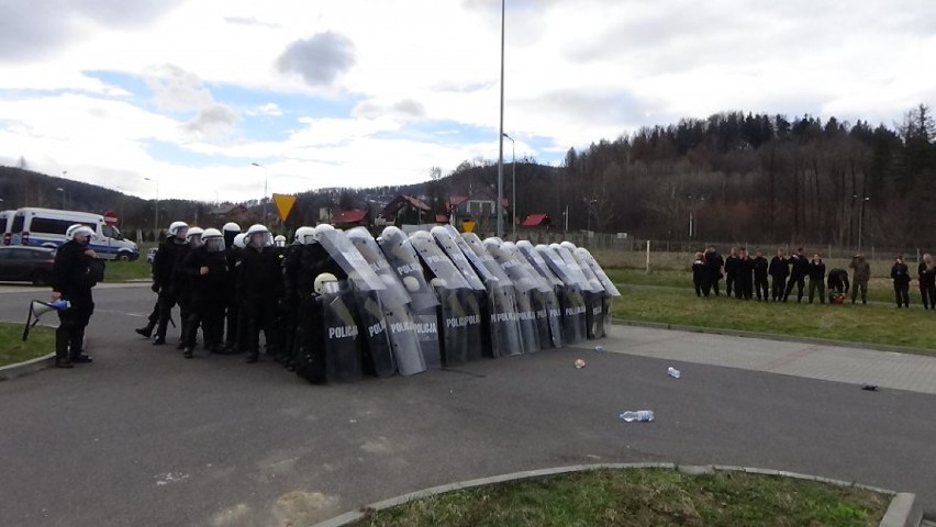 Ćwiczenia policji na bielskim stadionie [ZDJĘCIA, WIDEO]