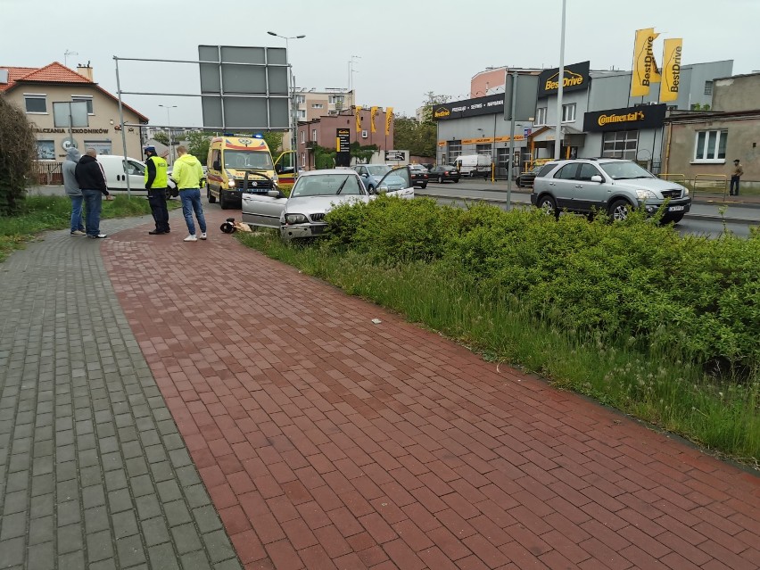 Wypadek na Okrzei we Włocławku. BMW zderzyło się z motocyklem [zdjęcia]