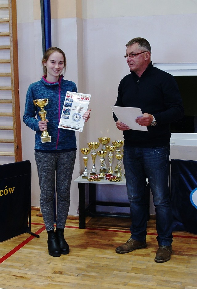 Mikołajkowy turniej tenisa stołowego dla dzieci, młodzieży i dorosłych w Radoszynie