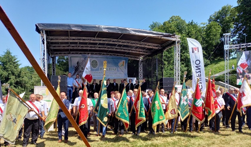 Chór "Cantare" zaśpiewał hymn państwowy i hymn włościanek