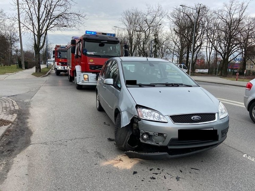 Wypadek na ul. Ozimskiej w Opolu. Kobieta w ciąży zabrana do szpitala