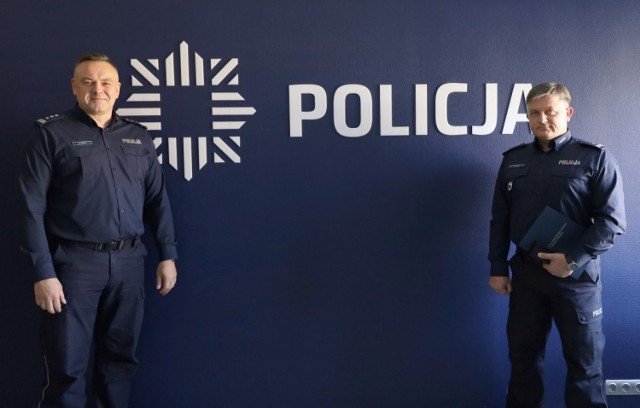 Nowym zastępcą Komendanta Wojewódzkiego Policji z siedzibą w Radomiu został Piotr Janik (z prawej). Z lewej Michał Ledzion, Komendanta Wojewódzki Policji z siedzibą w Radomiu.