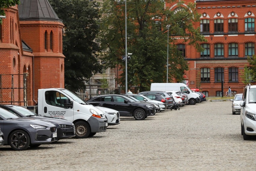 Największy z parkingów Urbitoru mieści się na placu św....