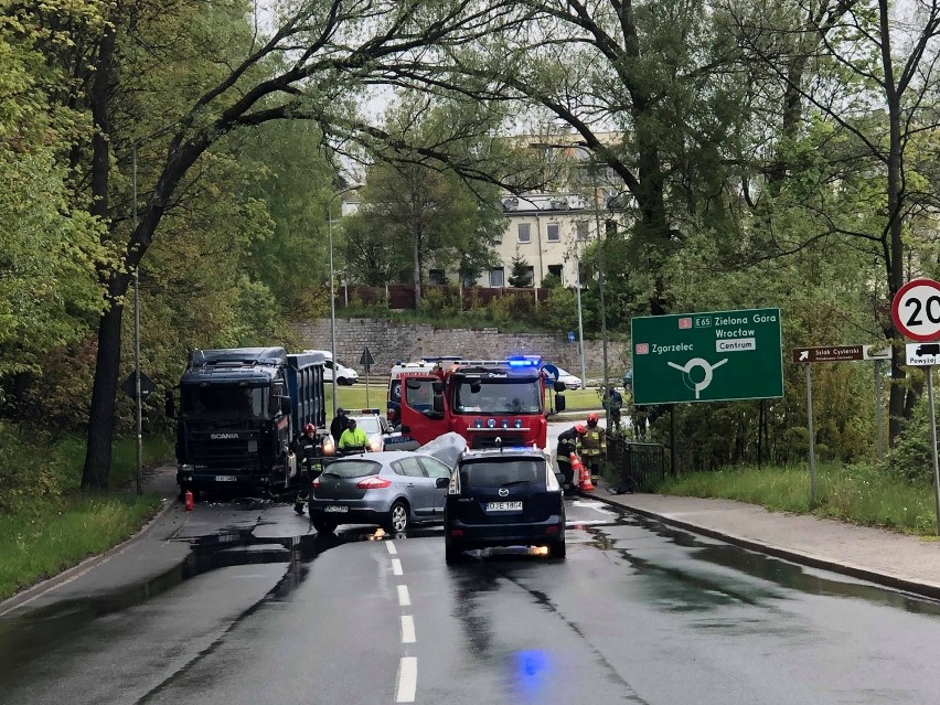 Wypadek na ul. Zgorzeleckiej w Jeleniej Górze. Droga...