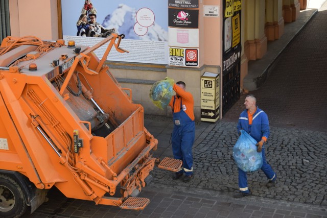 Obecne stawki za odbiór śmieci w Tarnowie wynoszą 8,5 i 15 zł na miesiąc. Po zmianach mieszkańcy zapłacą dwa razy więcej?