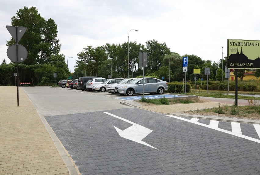 Nowy parking na starówce w Piotrkowie... niedostępny od...