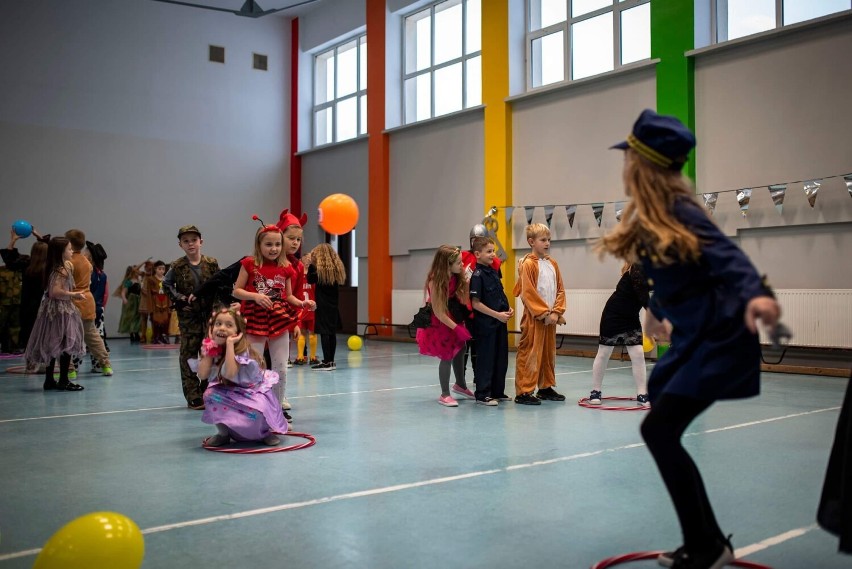 W złotowskiej szkole podstawowej nr 2 w Złotowie odbył się wieczór wróżb, tańca i dobrej zabawy