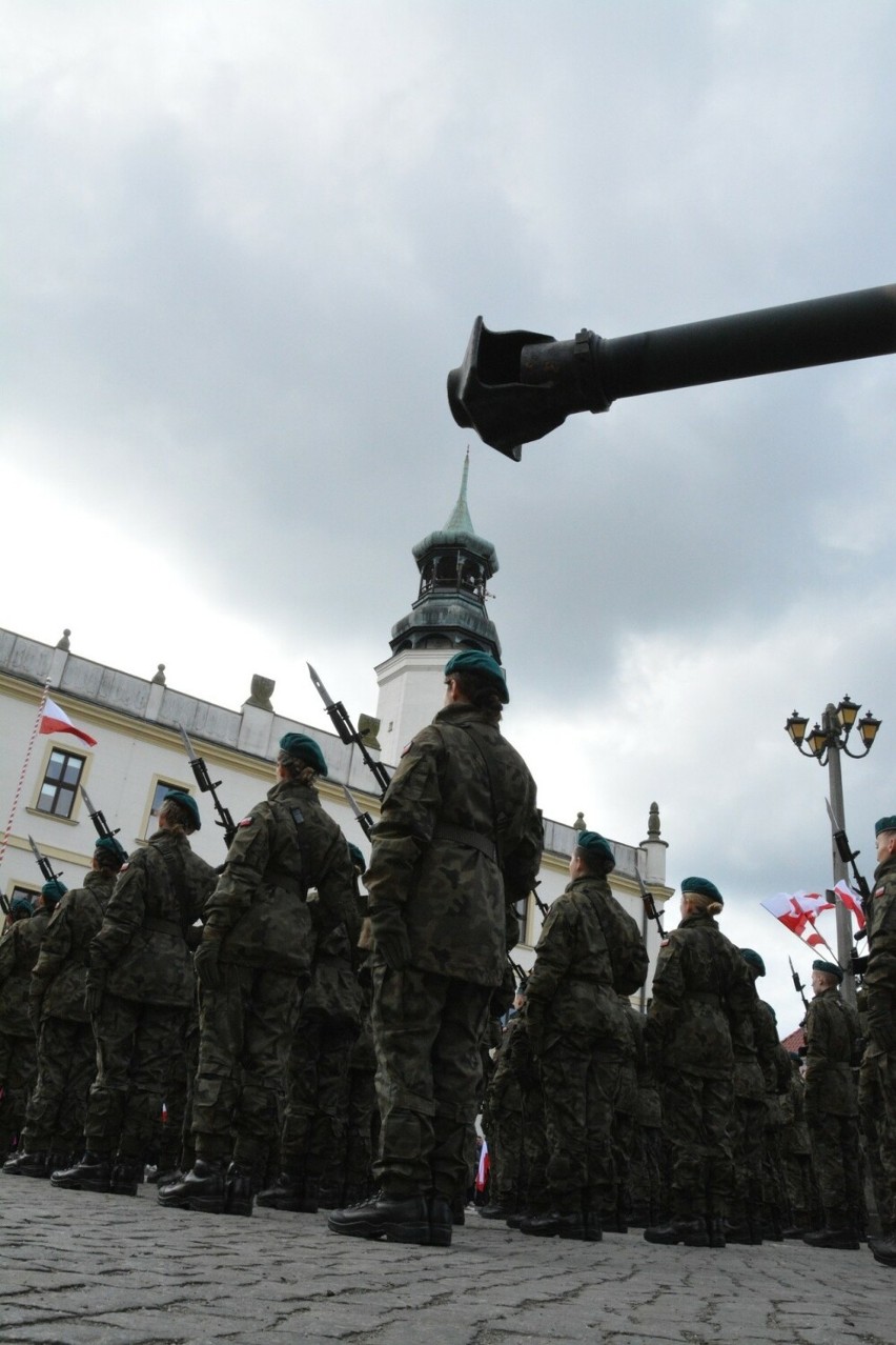 Przysięga wojskowa na Placu Ratuszowym w Sulechowie