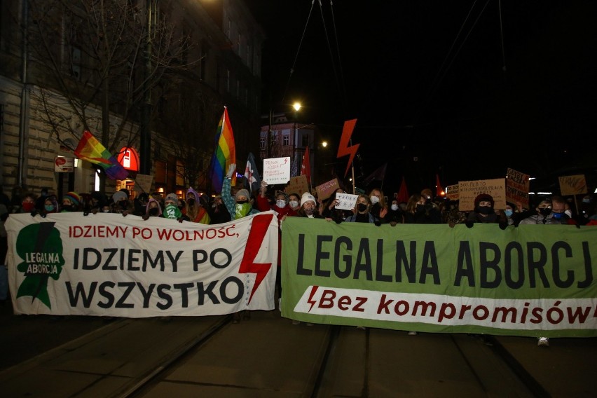 Kraków. Wielki marsz kobiet. "Dzień Kobiet Bez Kompromisów" [ZDJĘCIA]