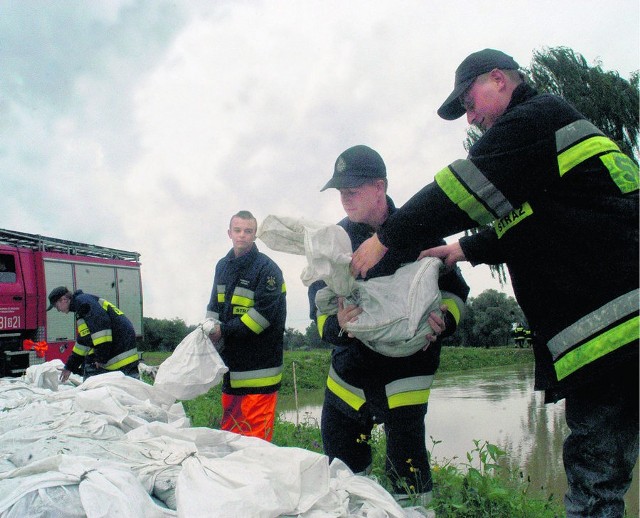 Powódź 2010 r. Wzmacnianie wałów w powiecie bielskim