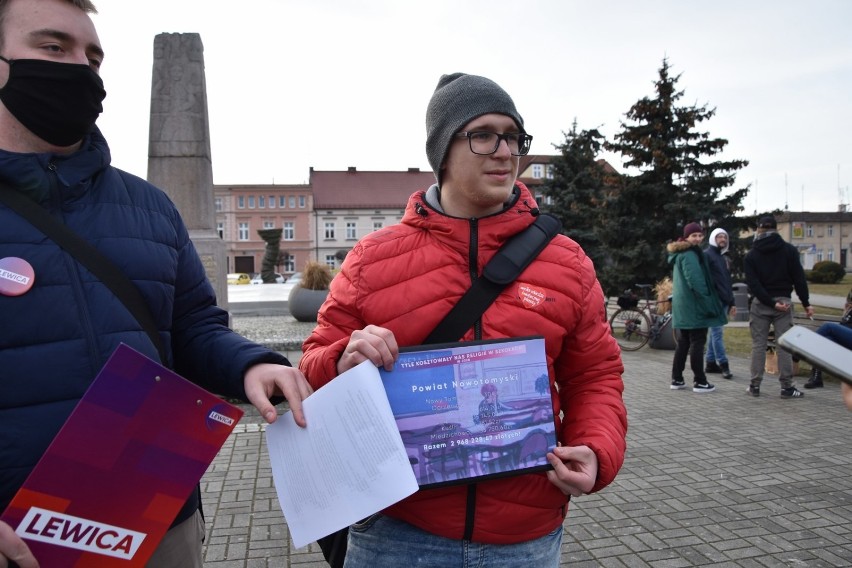 Nowy Tomyśl. Na Placu Niepodległości odbyła się konferencja Lewicy. Zbierano także podpisy pod projektem ustawy "Legalna aborcja"