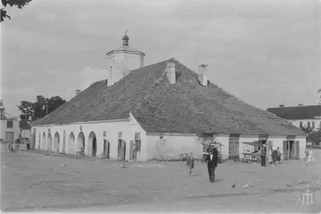 Staszów, Rynek. Ratusz, elewacja wschodnia i południowa, 1930/1950