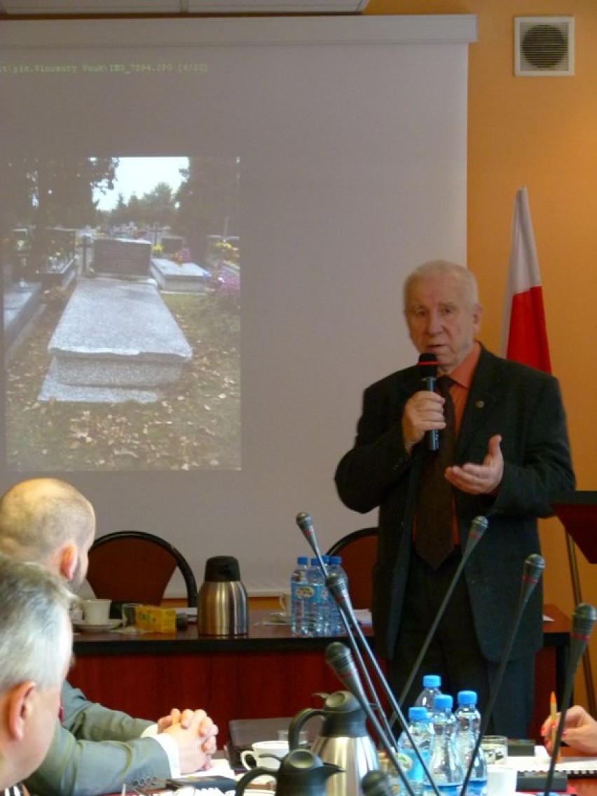 Sieradz sprowadzi szczątki bohatera? O to apelują...