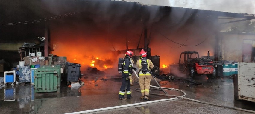 Płonęła hala magazynowa w Lublinie. Akcja gaśnicza nie była łatwa