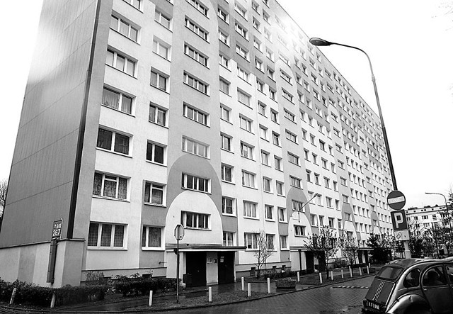 W bloku przy ul. Lutomierskiej 127, który należy do SM "Klonowa", znajduje się 139 mieszkań.