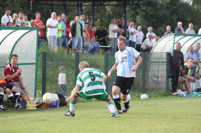 Ciężkowianka Jaworzno - AKS Niwka Sosnowiec 1:3. Przyjezdni udokumentowali swoją przewagę golami