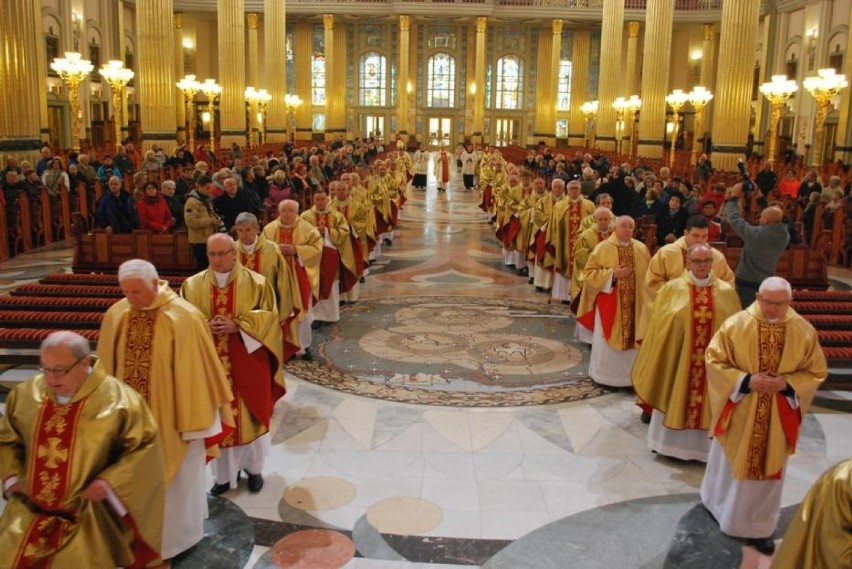 Bp Wiesław Alojzy Mering, ordynariusz diecezji włocławskiej,...