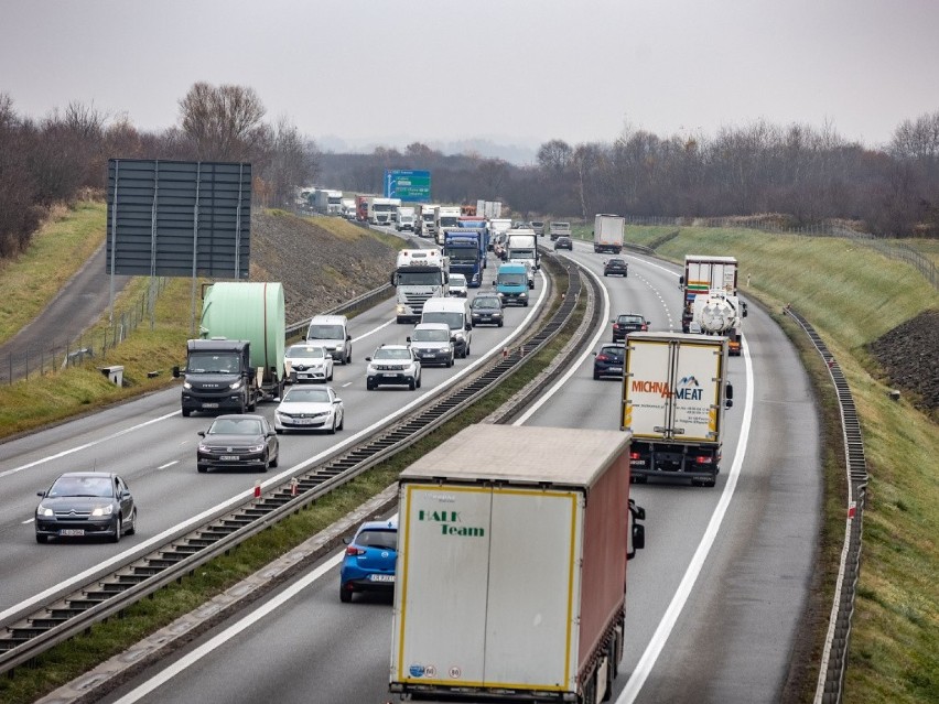 W ciągu pięciu lat ruch na drogach krajowych w Polsce wzrósł...