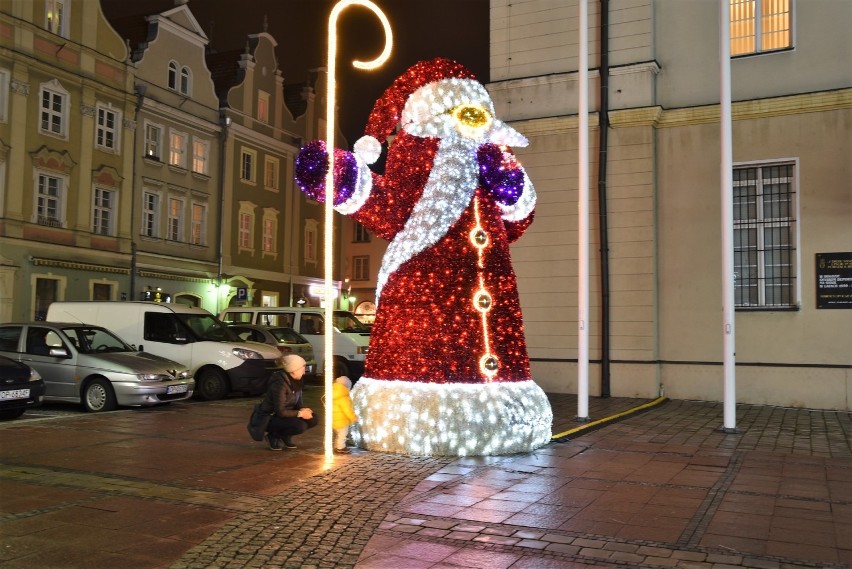 Świąteczne Opole - ozdoby świąteczne na rynku