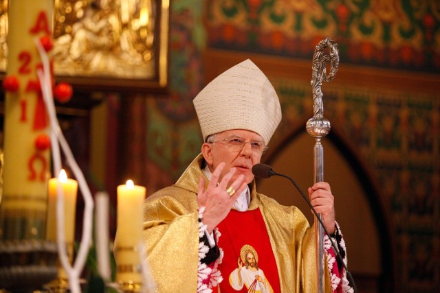 biskup pomocniczy Archidiecezji Poznańskiej Marek Jędraszewski ma szansę objąć biskupstwo w Kaliszu.