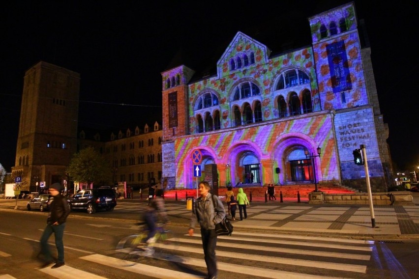 Dzieciaki pokolorowały fasadę Centrum Kultury Zamek