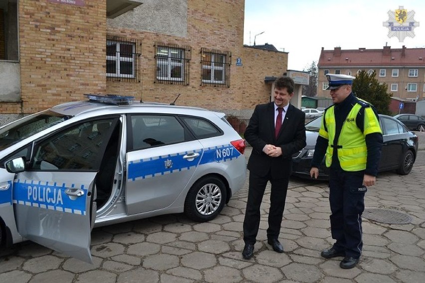 Nowy radiowóz dla policji w Malborku [ZDJĘCIA]. Samochód dostała drogówka