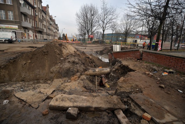 W wyniku awarii wodociągowej zapadła się ziemia na ul. Wałowej w Gdańsku