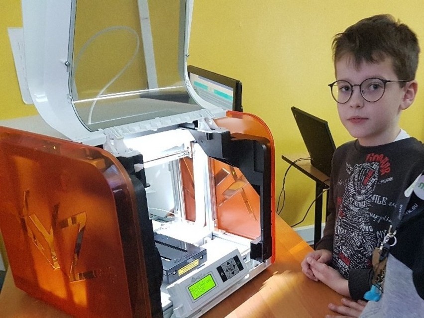 Jak drukować w 3D? Uczniowie Szkoły Podstawowej w Zbąszyniu już wiedzą