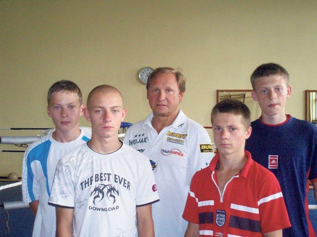 Od lewej Dariusz Wilk, Adam Grzelak, Mirosław Brózio, Mariusz Koch i Piotr Józefiak.