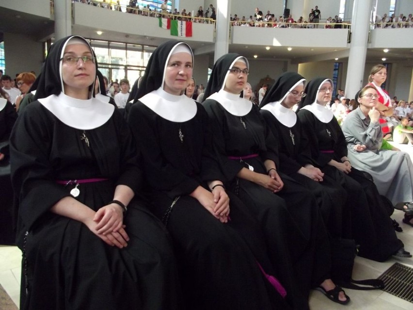 W uroczystej mszy św. udział wzięło wiele sióstr zakonnych