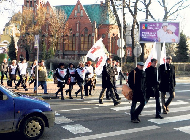 Związkowcy rozpoczęli od wiecu na skwerze Solidarności i marszu przez miasto