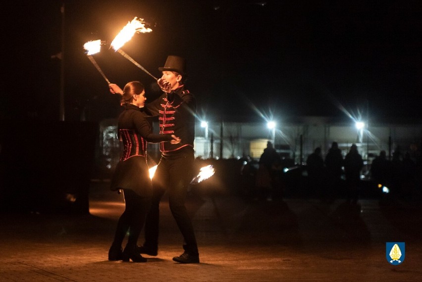 Noworoczny Pokaz Fire Show w wykonaniu Teatru Tancerzy Ognia "Arta Foc"