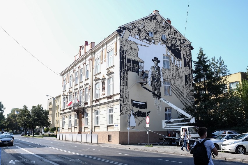 Na ścianie kamienicy na ul. Lisa-Kuli w Rzeszowie powstaje mural poświęcony twórczości Freda Zinnemanna. Tworzy go Kamil Kuzko