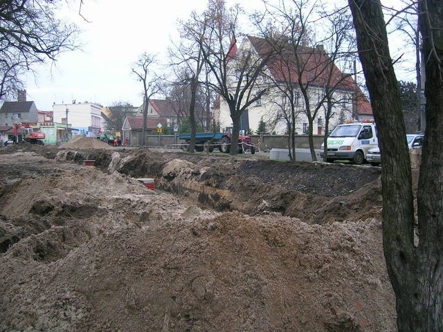 Teren wymaga jeszcze wyrównania i obsadzenia zielenią.