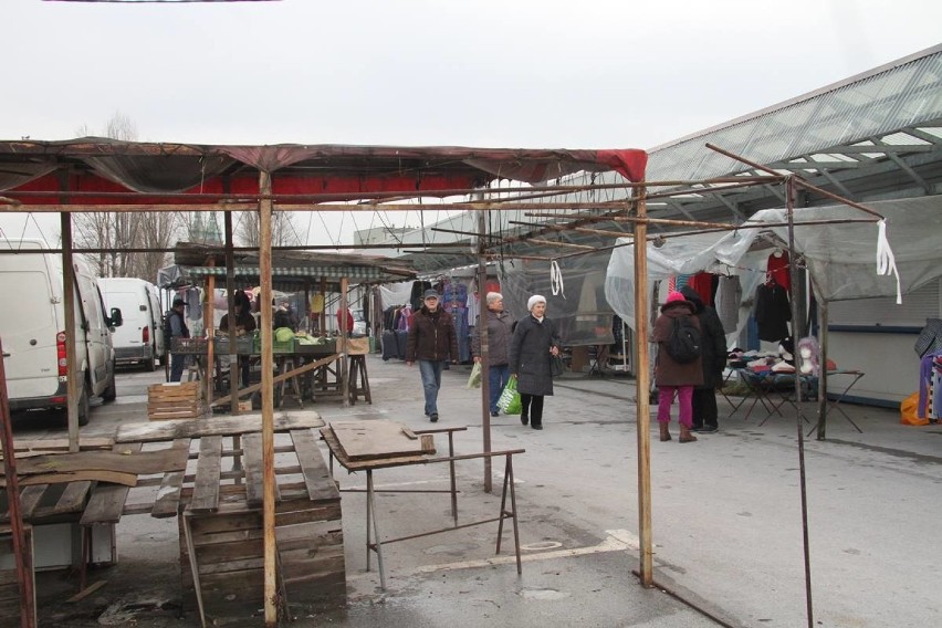 Kupcy i mieszkańcy kieleckiego Czarnowa apelują: Nie zabierajcie całego bazaru dla wojska