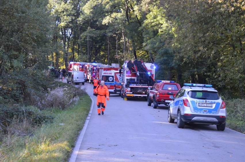 Wypadek w Ujeździe, jedna osoba zginęła, 14 zostało rannych,...