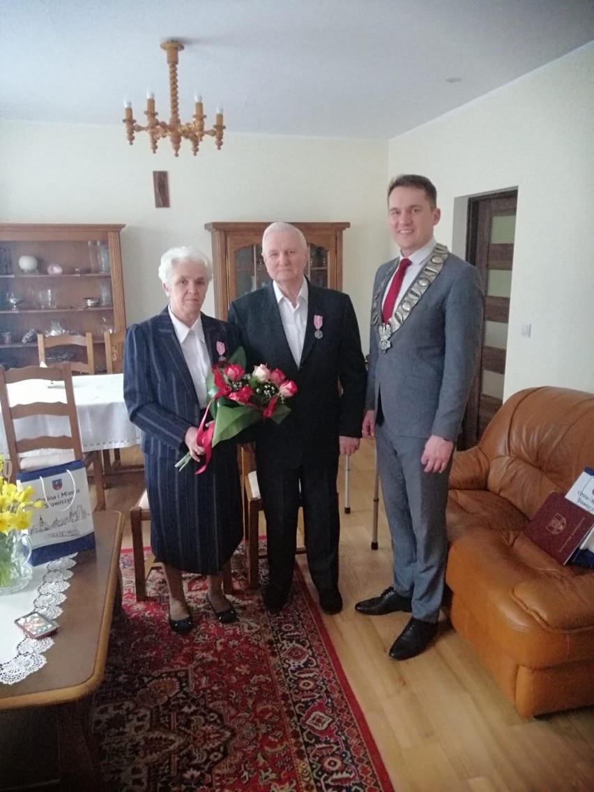 Złote Gody w gminie Stawiszyn. 50 lat małżeństwa świętowało 9 par. ZDJĘCIA