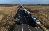 Ogromne kolejki ciężarówek przed polsko-ukraińską granicą. 300 godzin muszą czekać kierowcy na odprawę w Medyce [ZDJĘCIA]