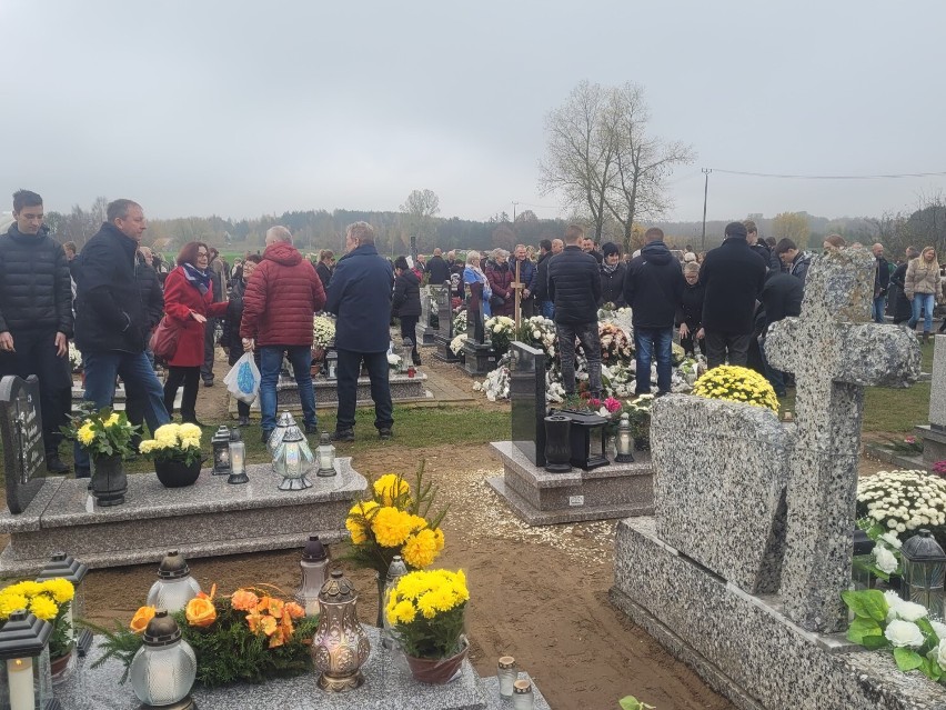 Wszystkich Świętych 2022 w gm. Stara Kiszewa. 1 listopada odwiedzamy cmentarze i wspominamy bliskich [ZDJĘCIA]