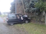 Wypadek w Lusowie - Samochód uderzył w słup energetyczny [ZDJĘCIA]