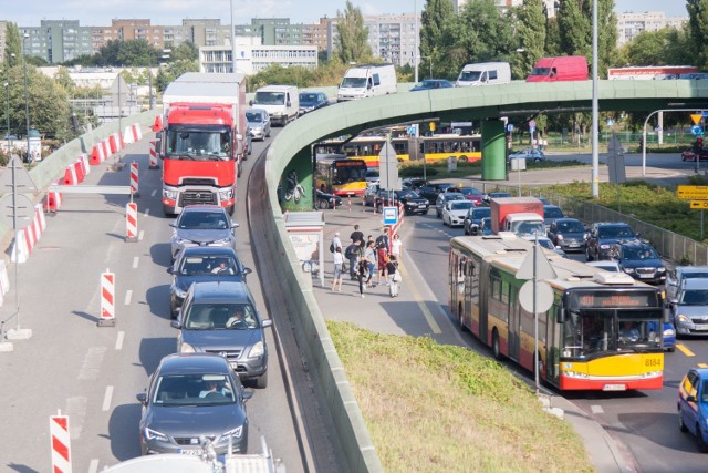 Przejście dla pieszych przy rondzie Unii Europejskiej. Kiedy pojawi się obiecana w 2017 roku inwestycja?