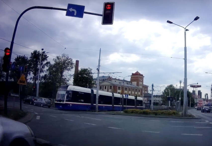 Na czerwonym za wszelką cenę. Piraci na rondzie Fordońskim w Bydgoszczy [wideo]