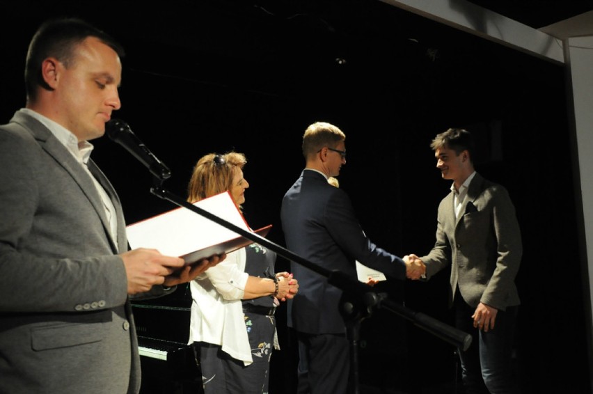 Częstochowa: Stypendia artystyczne prezydenta miasta otrzymało 30 młodych artystów [ZDJĘCIA]