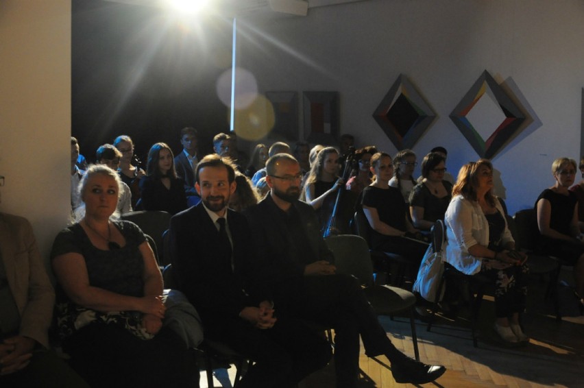 Częstochowa: Stypendia artystyczne prezydenta miasta otrzymało 30 młodych artystów [ZDJĘCIA]