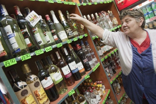 Sprzedaż alkoholu nieletnim w Rudzie Śląskiej jest możliwa? Badał to tajemniczy klient. Wyniki są porażające