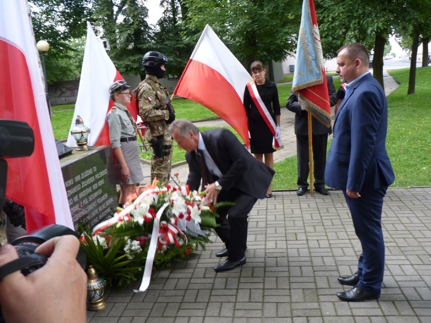 Radomsko: Kwiaty w rocznicę Powstania Warszawskiego