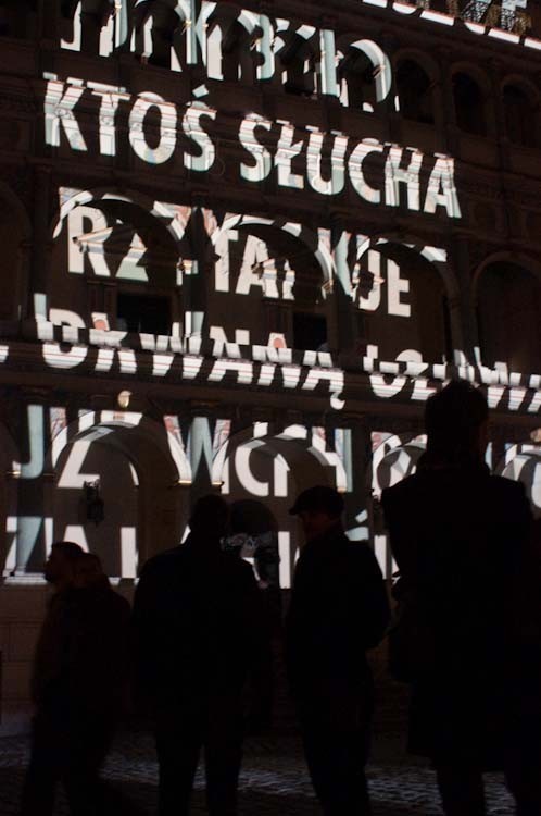 Projekcja Jenny Holzer na poznańskim Ratuszu [ZDJĘCIA, WIDEO]